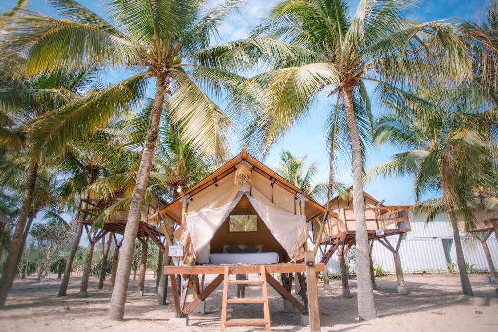 Hola Beach - Beach Club & Eco Glamping Resort là khu cắm trại tiện nghi và sang trọng