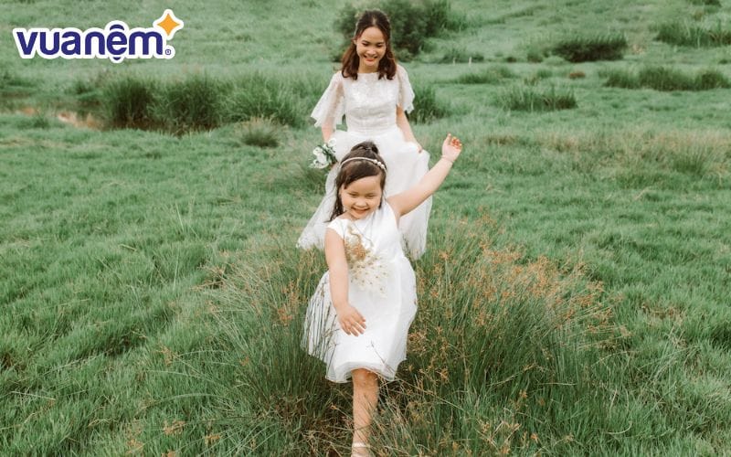 Đặt tên con gái là Hạnh Kim mong muốn con hạnh phúc, lạc quan và tràn đầy hi vọng