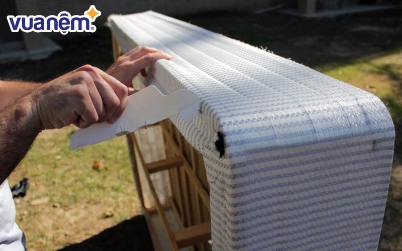 Tái sử dụng các bộ phận bên trong nệm cũ