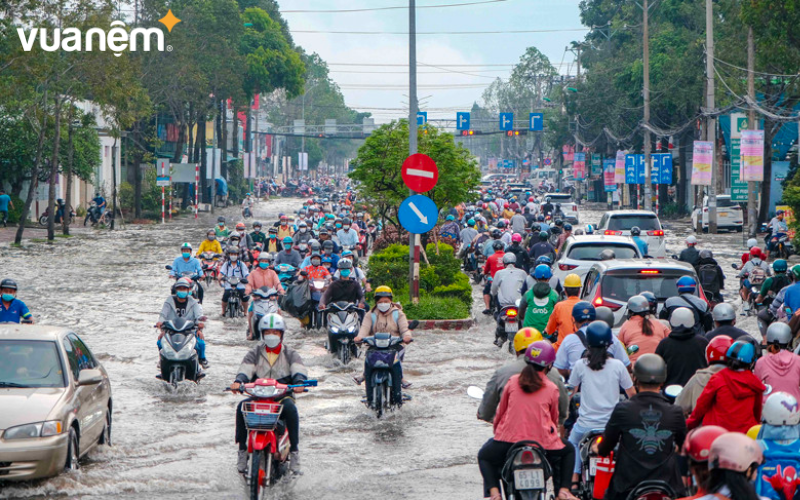 Triều cường dâng cao gây lũ lụt ở các khu vực có địa hình thấp