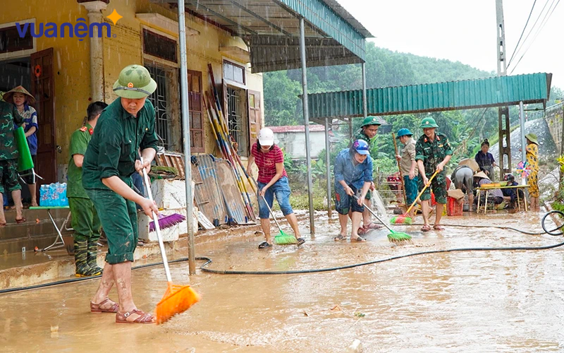 Người dân khẩn trương các biện pháp khắc phục sau lũ