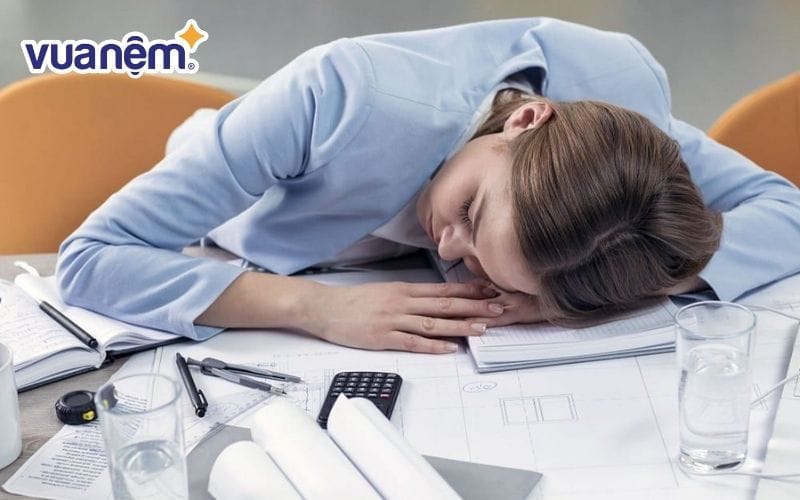 Ngủ gật ảnh hưởng tiêu cực tới sức khỏe thể chất và tinh thần