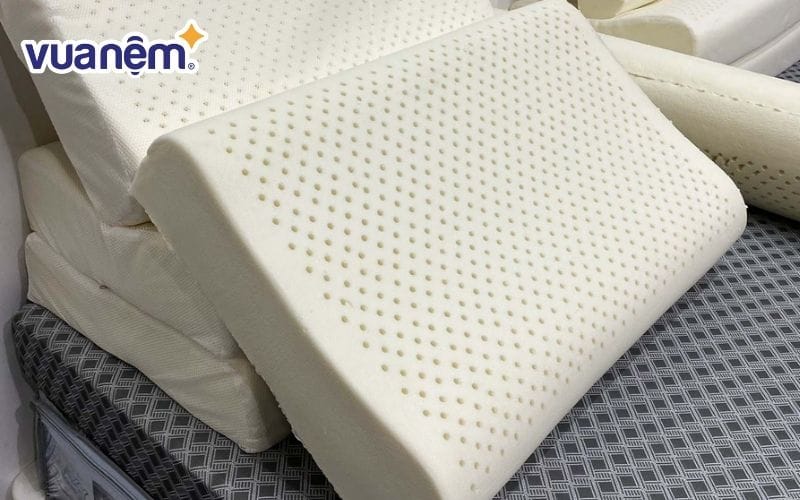 Gối cao su thiên nhiên là dòng gối được làm từ mủ cao su tự nhiên