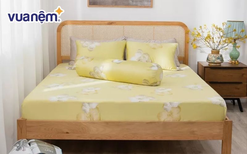 Người Bính Tuất sinh năm 2006 nên chọn chăn ga tông màu vàng hợp phong thủy