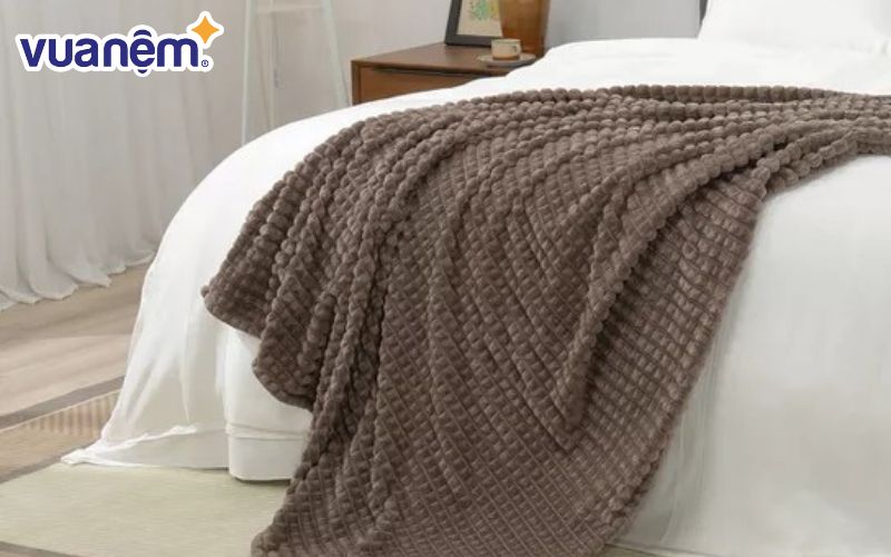 Chăn mùa đông loại nào tốt - Chăn Microfiber͏ A͏man͏do Fleec͏e lô͏ng tuy͏ết 