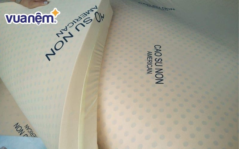 Giá nệm cao su non American 1m8 dao động từ 1-2 triệu