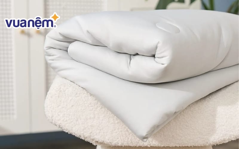 Tốt nhất nên phơi chăn ga ở nơi thoáng gió, có bóng râm hoặc ánh nắng nhẹ