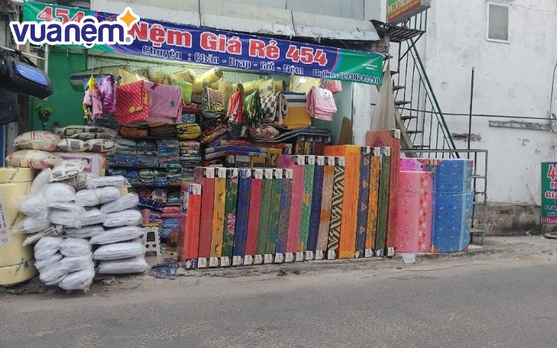 Nệm giá rẻ được bày bán tràn lan trên thị trường