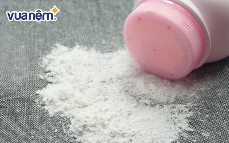 Phấn rôm vừa khử mùi hôi hiệu quả vừa lưu lại hương thơm nhẹ trên nệm