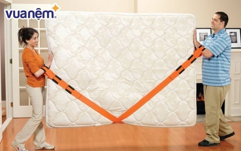 Bạn cần chuẩn bị đầy đủ các vật dụng trước khi bắt tay vào chuyển nệm