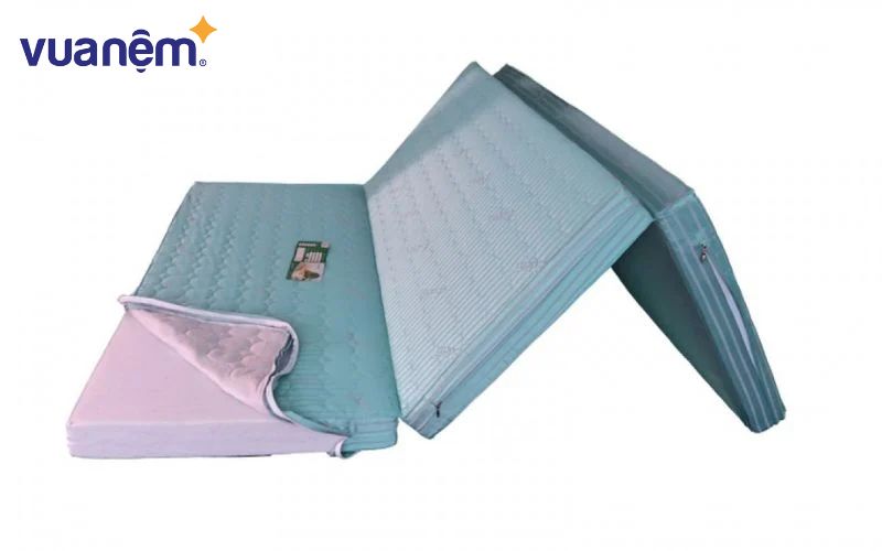 Với thiết kế gấp 2, gấp 3 tiện, bạn có thể sử dụng nệm như sofa và cất gọn đi khi chưa có nhu cầu nằm