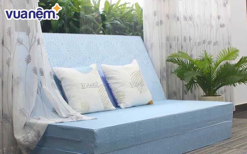 Bạn nên ưu tiên sử dụng mặt nệm có thêu logo Edena vì mặt nệm này có độ phẳng tối ưu nhất
