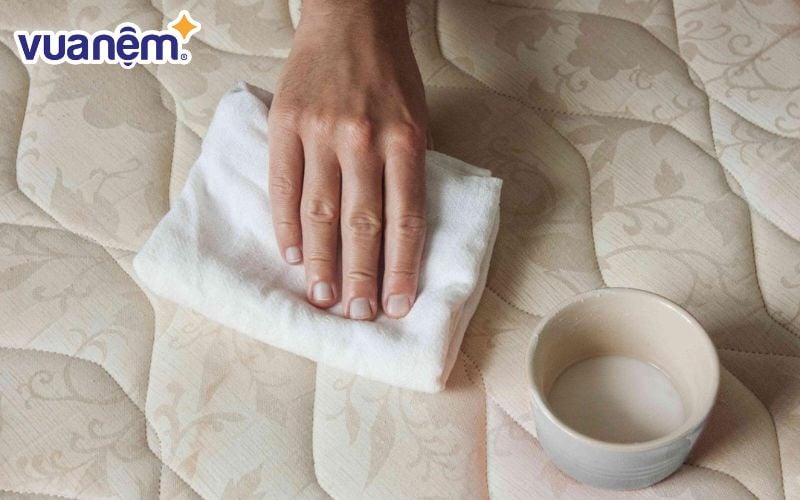 Nệm bị bẩn do các chất lỏng gây ra