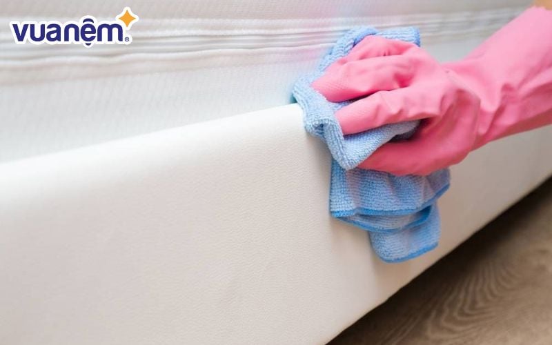 Nệm bẩn, có mùi khó chịu sẽ khiến bạn bị mất ngủ