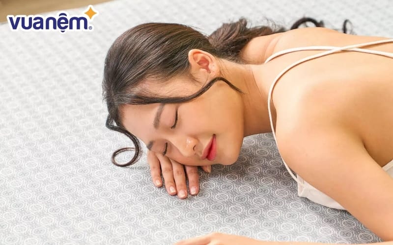 Nệm bông ép thường gây ra nóng bí vào mùa nóng