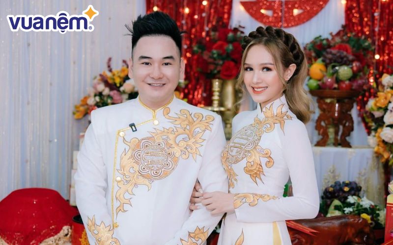 Trang trí bàn thờ gia tiên là việc tối quan trọng trong lễ ăn hỏi