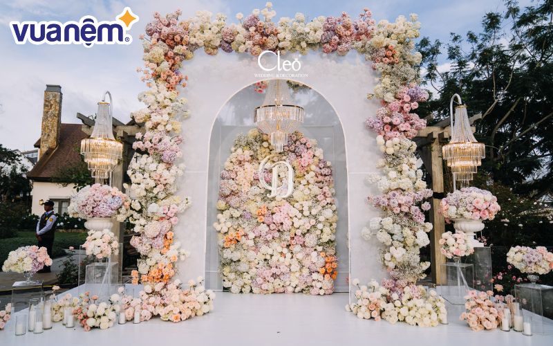 Không gian độc đáo, ấn tượng được trang trí bởi Cleo Wedding