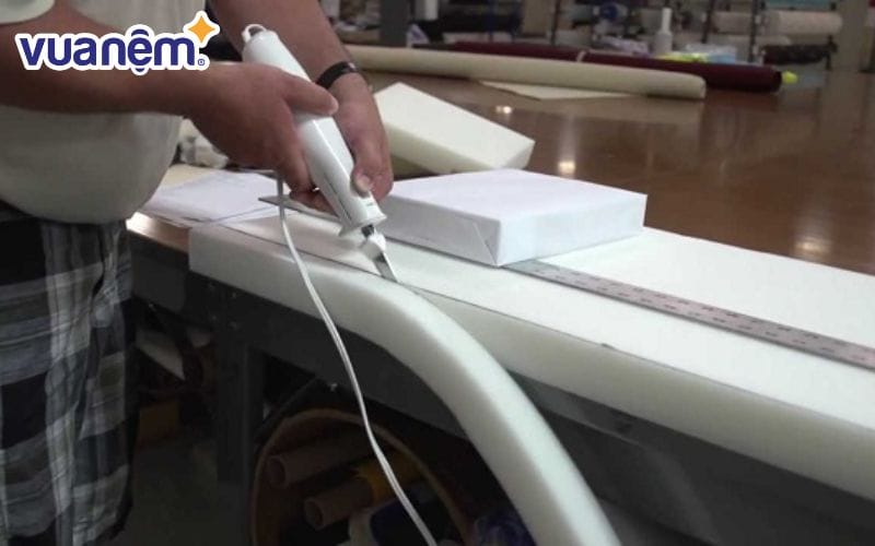 Dịch vụ cắt nệm 1m5 theo yêu cầu tại Vua Nệm