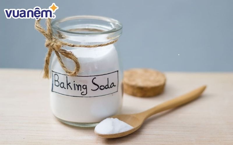 Bạn có thể dùng Baking Soda để làm sạch nước tiểu em bé hoặc thú cưng trên nệm foam