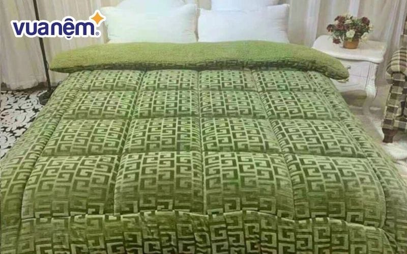 Chăn lông cừu chữ vạn màu trơn