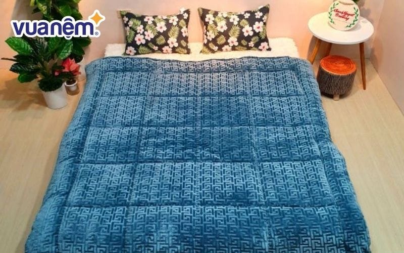 Chăn lông chữ vạn vân nổi