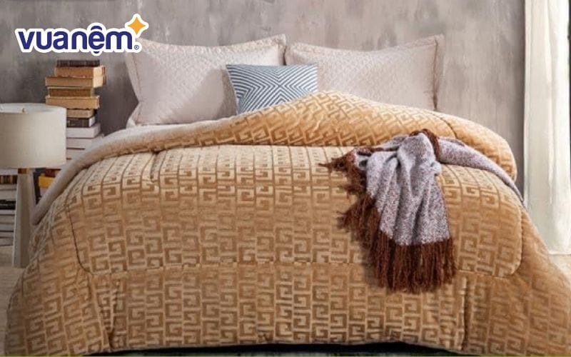 Chăn lông chữ vạn Nanara Life màu be