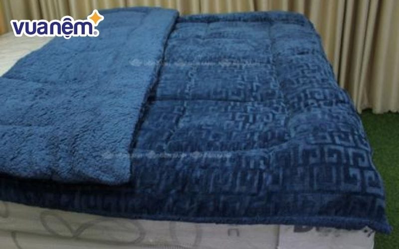 Chăn chữ vạn màu xanh sang trọng