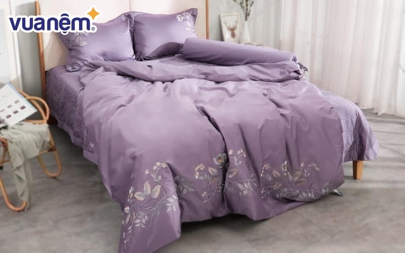 Bộ chăn ga gối cotton Amando màu tím mang vẻ đẹp sang trọng và thanh lịch