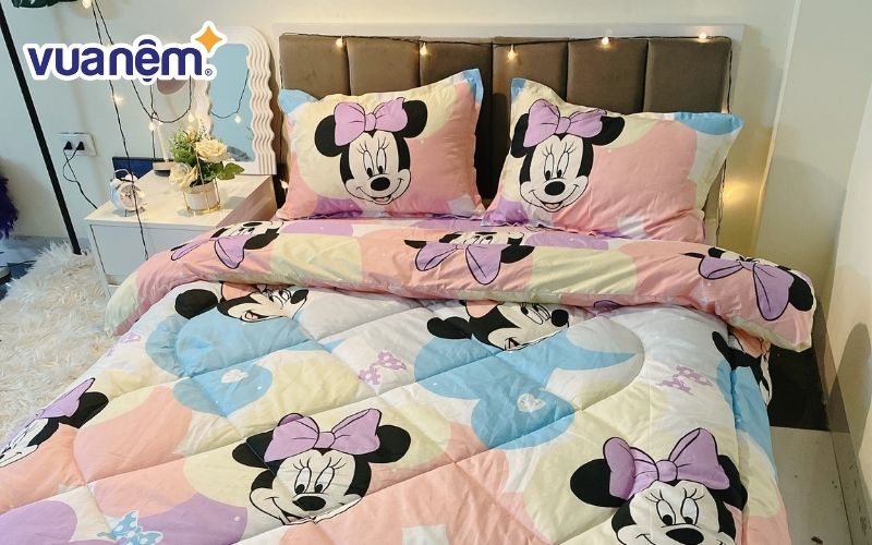 Chăn phao loại 1 bông hơi siêu nhẹ họa tiết chuột Mickey