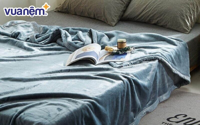 Chăn lông tuyết được dệt từ sợi microfiber siêu nhỏ