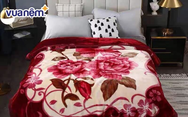 Chọn chăn nhung tuyết hài hòa với không gian phòng ngủ