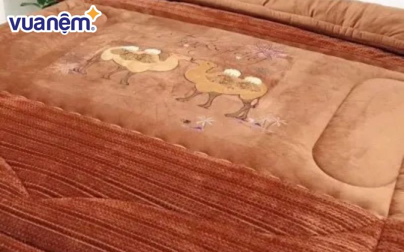 Mẫu chăn nhung tuyết họa tiết lạc đà