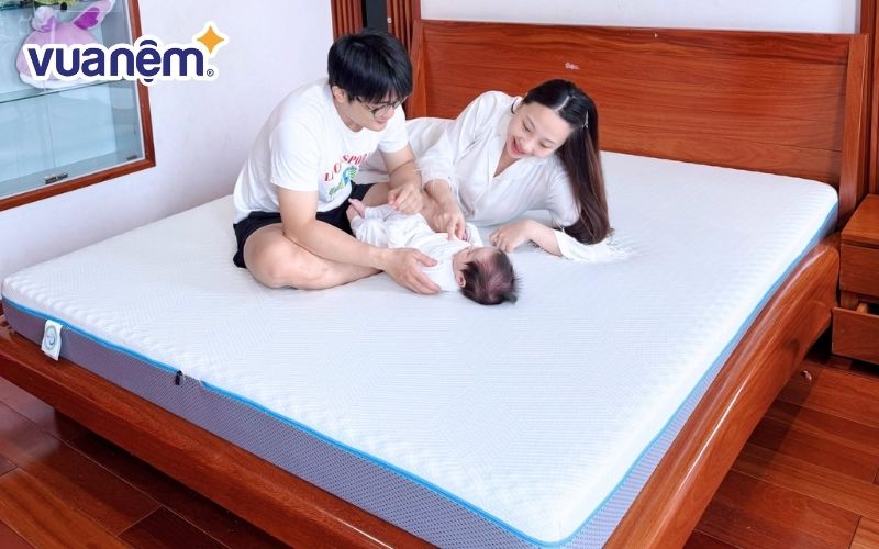 Đầu tư một tấm nệm để làm không gian ngủ riêng cho bé