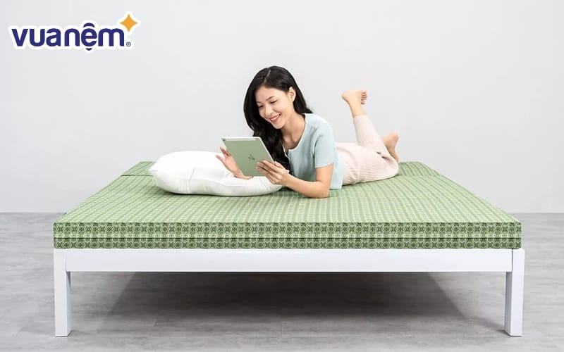 Mồ hôi, da chết trên cơ thể có thể gây tình trạng mốc