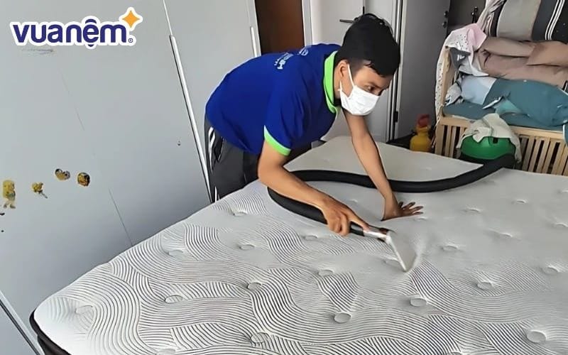 Dịch vụ vệ sinh nệm sạch Vua Sạch Đà Nẵng