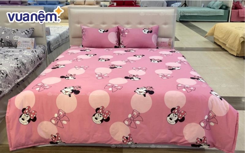 Ga trải giường cho bé gái màu hồng họa tiết chuột Mickey