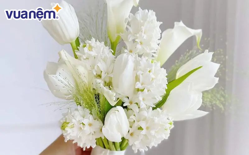 Mẫu hoa cưới tulip trắng và dạ lan hương