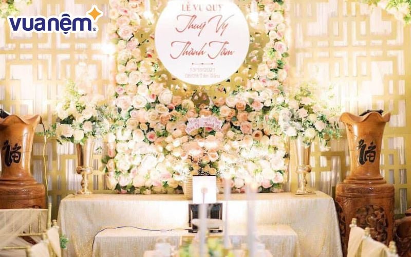 Chữ và hình ảnh trang trí phải thẳng hàng và không bị lệch lạc