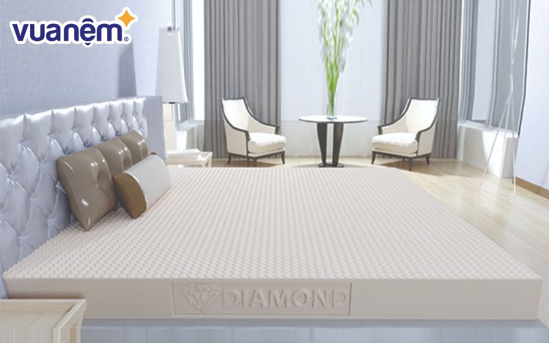 Nệm dày 7cm chất liệu cao su và lò xo khá hiếm, bởi những dòng sản phẩm này thường có độ dày lớn hơn