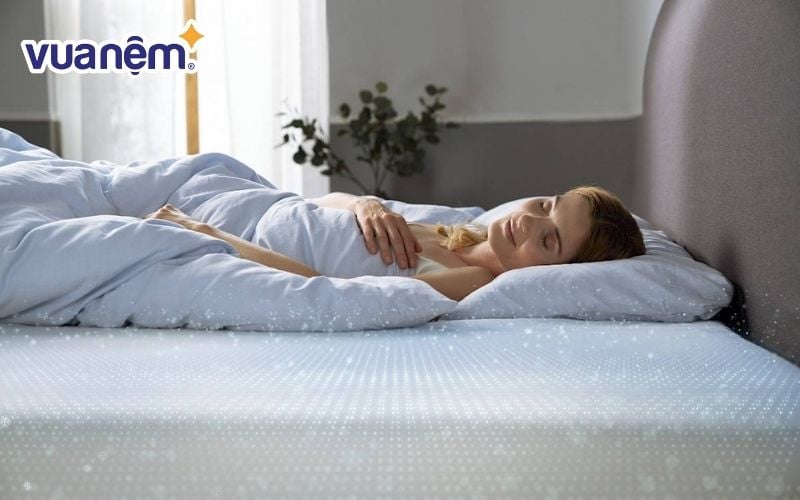 Áp lực khi nằm không đồng đều khiến nệm foam chảy xệ