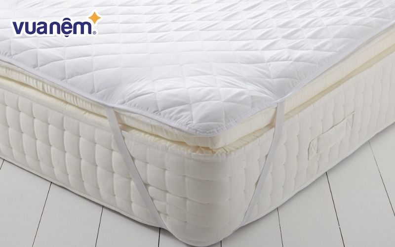 Dùng tấm bảo vệ để hạn chế tình trạng nệm foam chảy xệ