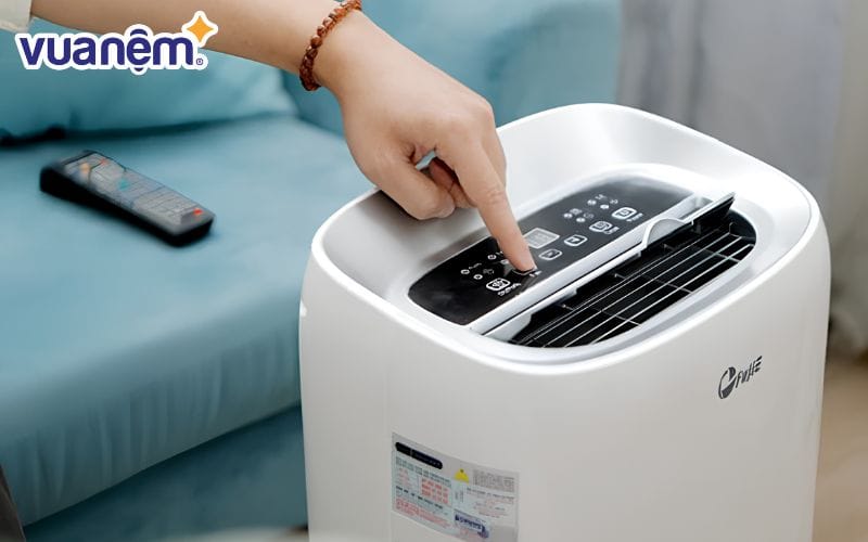 Sử dụng máy hút ẩm vào mùa mưa hoặc thời tiết nồm ẩm