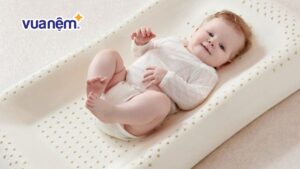 Trẻ sơ sinh nằm nệm cao su non được không? Cách chọn nệm