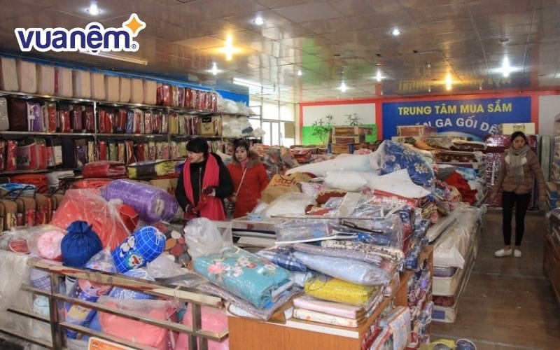 Săn khuyến mãi của các thương hiệu lớn là một cách để mua chăn giá rẻ chất lượng