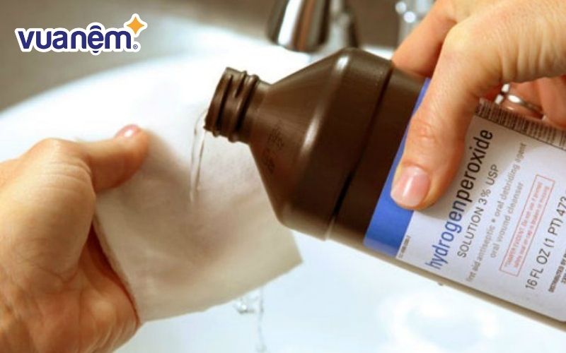 Không nên dùng chất tẩy quá mạnh để giặt chiếu điều hòa cao su non