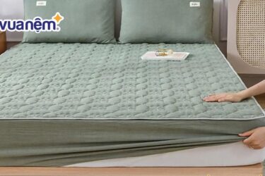chiếu điều hòa cao su non có giặt được không