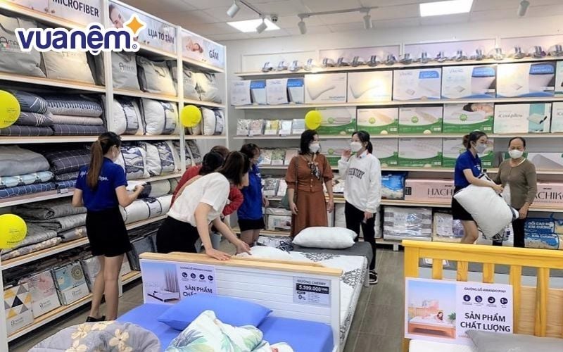 Mua đệm chất lượng khi đến trực tiếp tại cửa hàng Vua Nệm để trải nghiệm