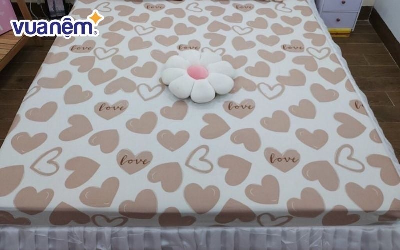 Ga bo chun khiến giường trông gọn gàng hơn
