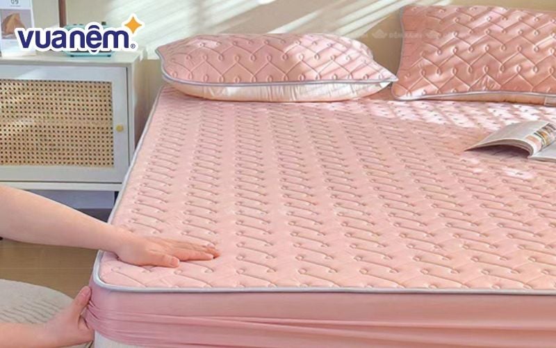 Chiếu điều hòa trải giường đơn sắc trần tim cao su non