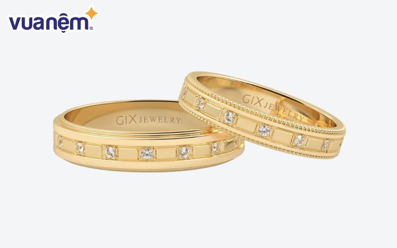 Cặp nhẫn cưới vàng 18K Gix Jewel bản tròn đơn giản, sang trọng, gắn kim cương - Trị giá 2.800.000 VNĐ.